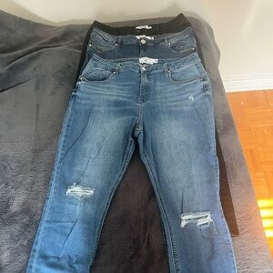 Black Skinny Jeans with Tapered Leg and Distressed Details